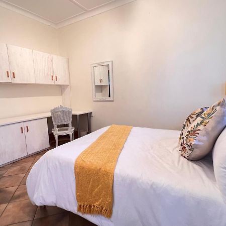 Apartamento Peaceful@Swansea In Rosebank-Parkwood Johannesburgo Exterior foto